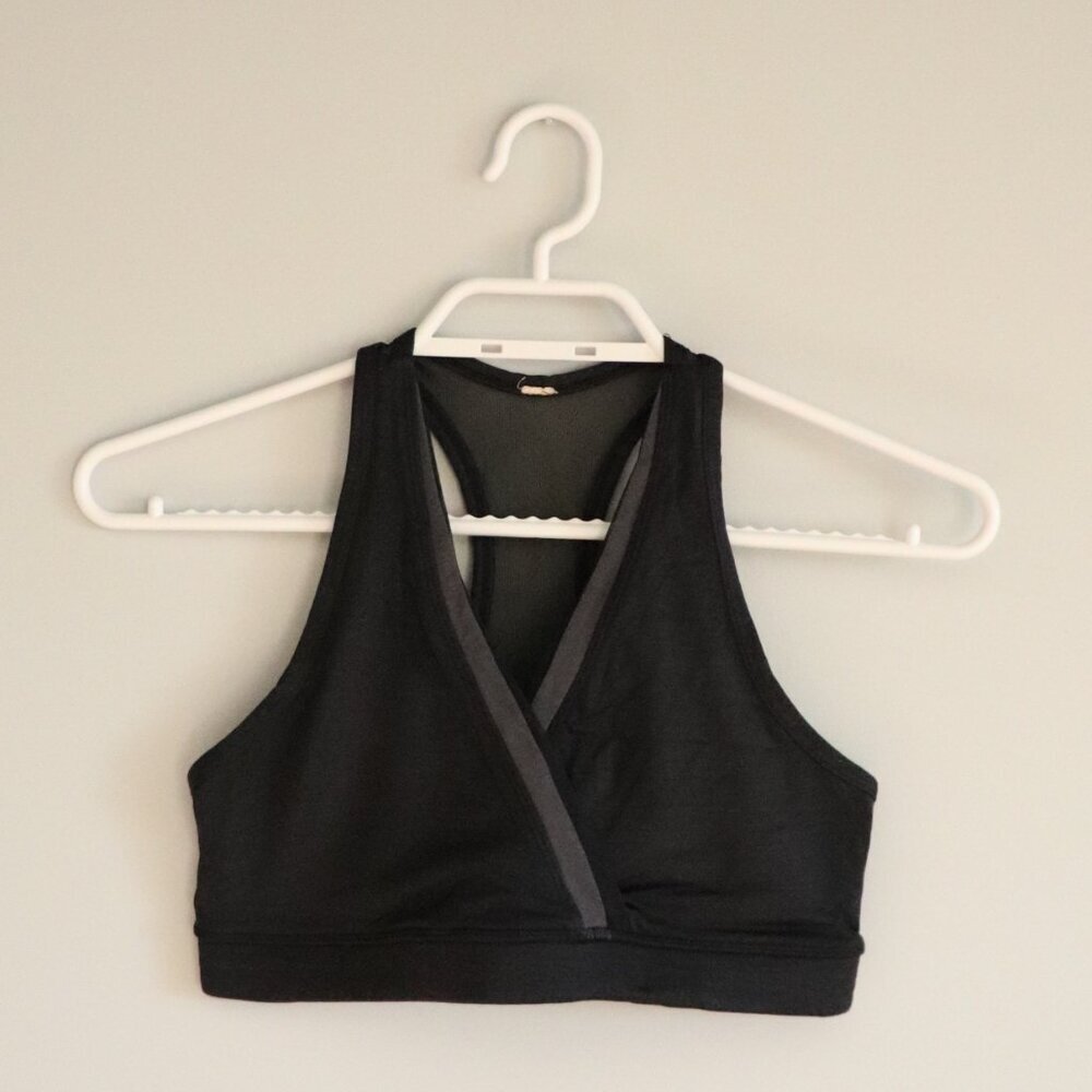 Lululemon Women's 2 Black V-Neck Mesh‎ Activewear Stretch Sports Bra